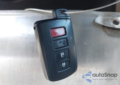 2017 Toyota Rav4 Limited z USA, uszkodzony, nr VIN 2T3DFREV4HW689041